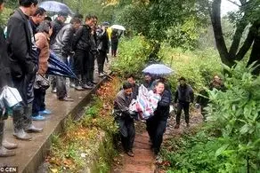 داماد وسط فیلم برداری مراسم عروسی عزادار عروس شد!+عکس