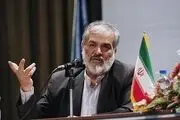 معتقدم که اقتصاد ایران از ریل خارج شده و خیلی‌ها سعی می‌کنند که این قطار را هول دهند تا به مقصد برسانند