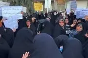 
«تجمع اعتراضی خودجوش» علیه بی‌حجابی مقابل مجلس + عکس