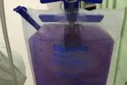 ماجرای شوکه کننده مردی که ادرارش بنفش بود! + عکس