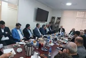 تصویری از جلسه شورای مشورتی محمدرضا عارف ۴۸ ساعت قبل از پایان ثبت نام انتخابات + عکس 