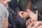معاون اول رئیس جمهور دست زلزله زدگان خوی را بوسید + فیلم
