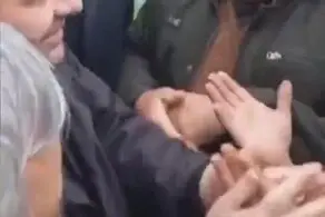 معاون اول رئیس جمهور دست زلزله زدگان خوی را بوسید + فیلم
