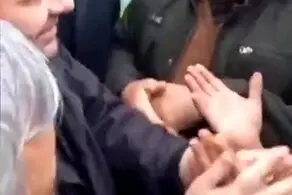 معاون اول رئیس جمهور دست زلزله زدگان خوی را بوسید + فیلم
