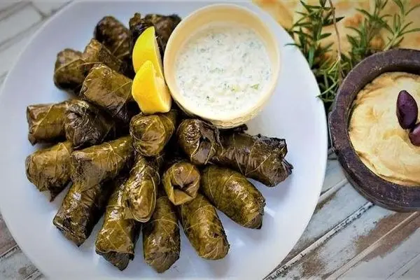 طرز تهیه دلمه برگ مو خوشمزه ؛ غذای محبوب‌ فصل بهار