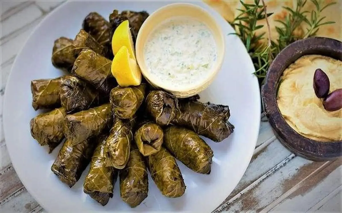 طرز تهیه دلمه برگ مو خوشمزه ؛ غذای محبوب‌ فصل بهار