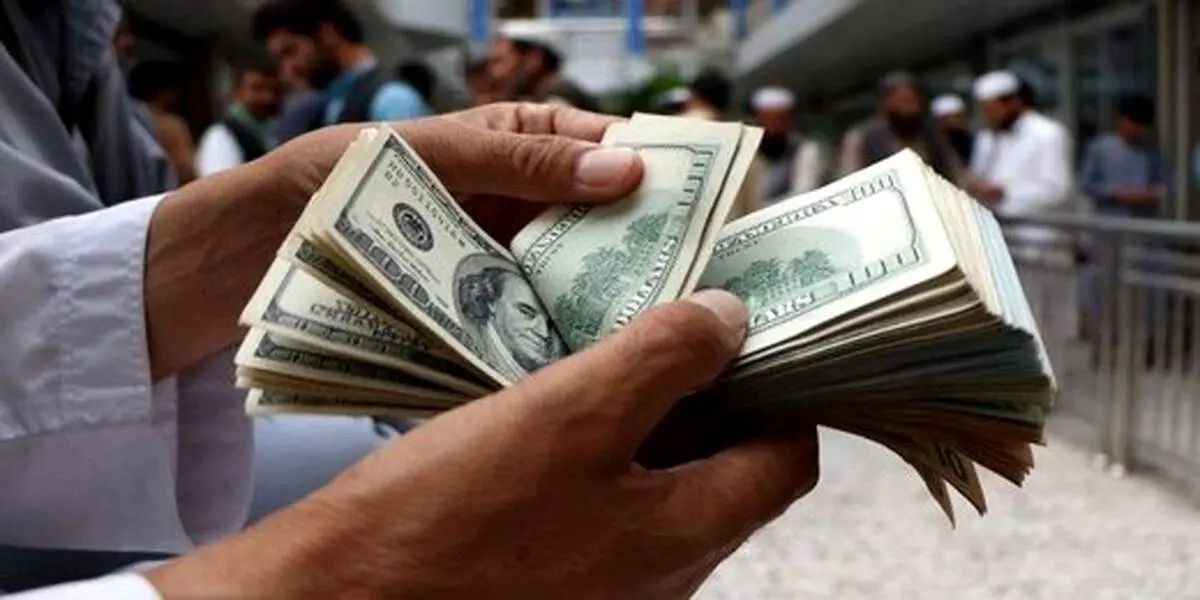 هشدار یک اقتصاددان به یک اتفاق خطرناک ارزی/ قیمت واقعی دلار اعلام شد