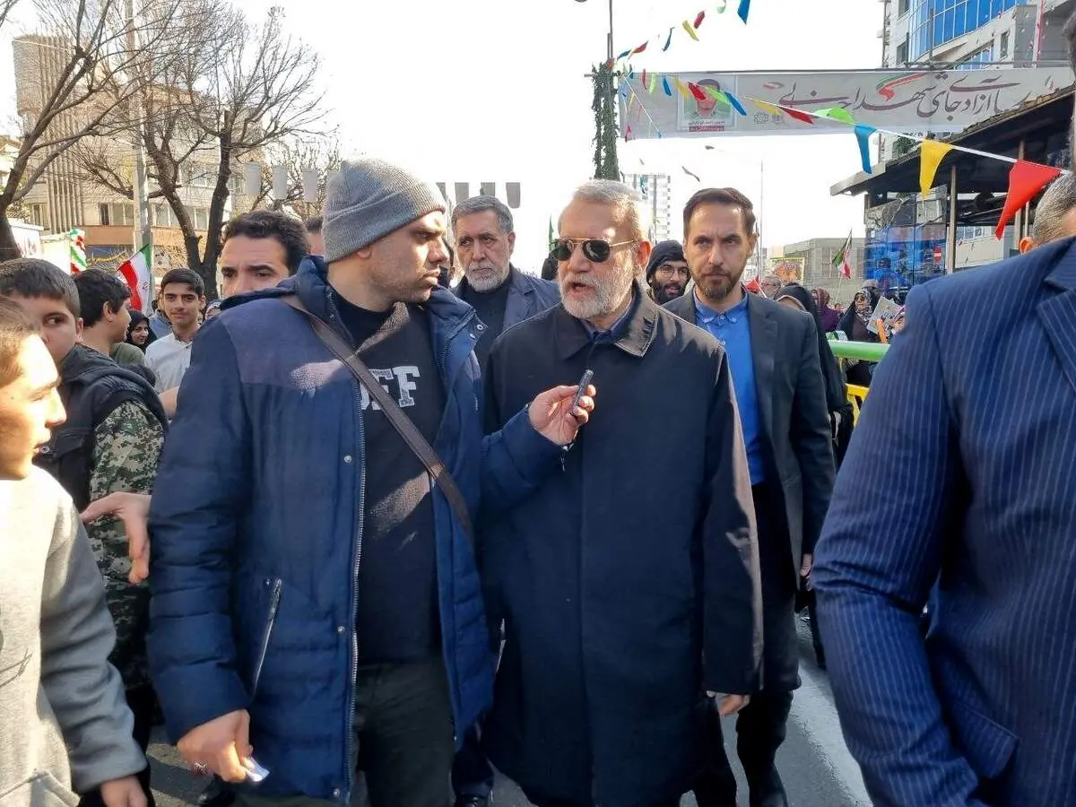 محسن رضایی پرچم به‌ دست آمد، سردار قاآنی با تیپ متفاوت + ببینید 