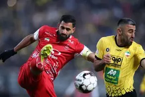 درگیری گلزن با چند پرسپولیسی و اعتراض به داوری در نیمه اول