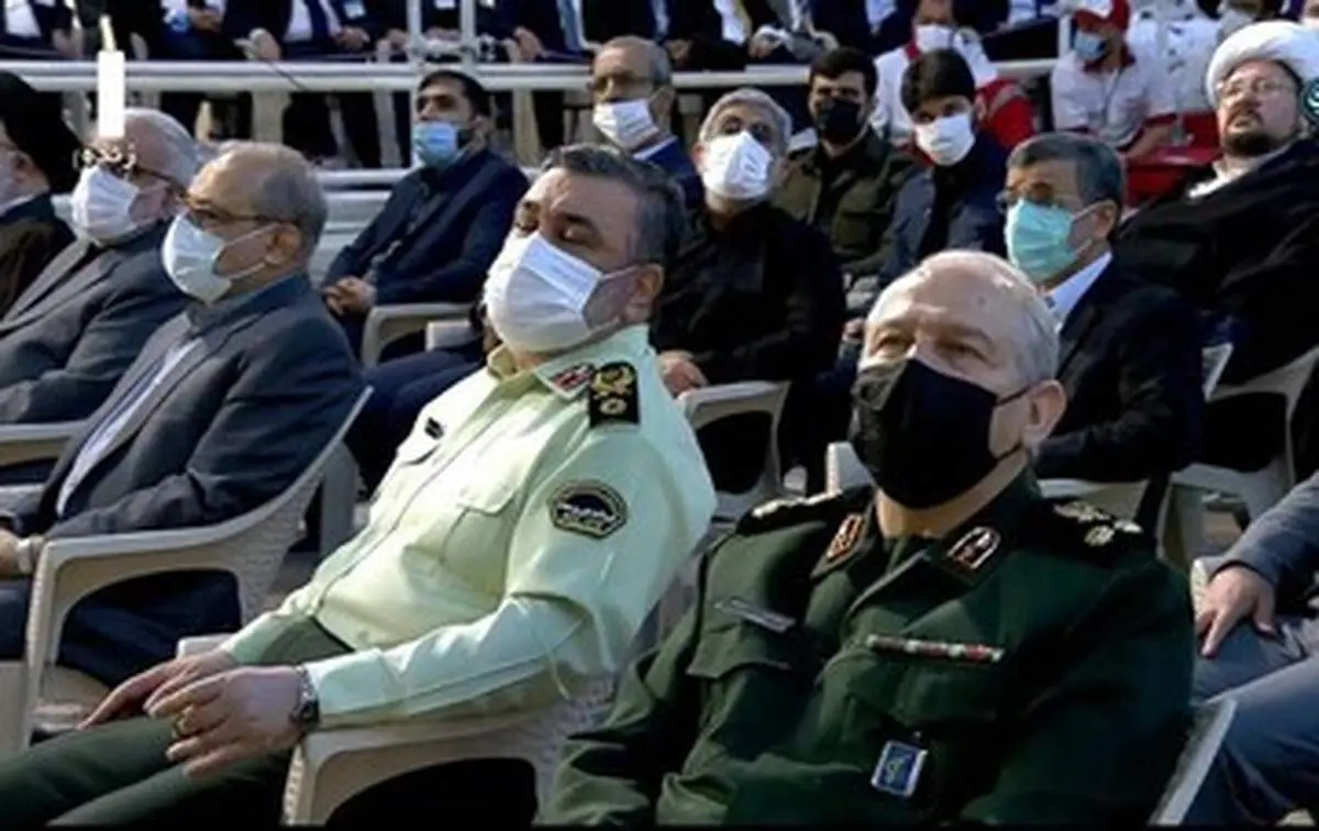 احمدی نژاد به حرم امام رفت 
