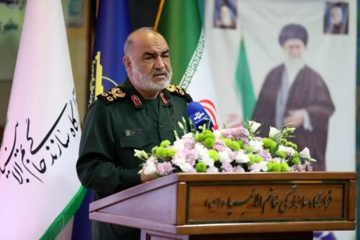 سردار سلامی: موشک فتاح از کمند سامانههای ضد موشک عبور میکند