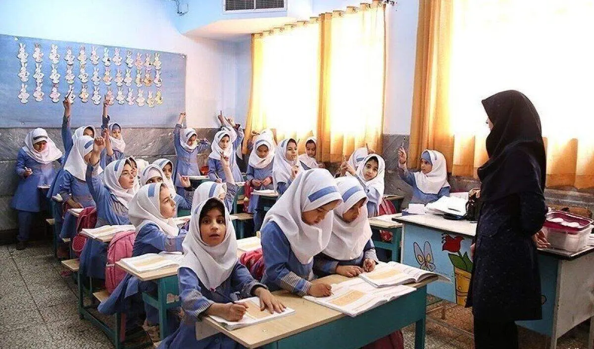  تصویری از تابلوی یک مدرسه دخترانه در ارومیه بسیارپر بازدید شد/ عکس

