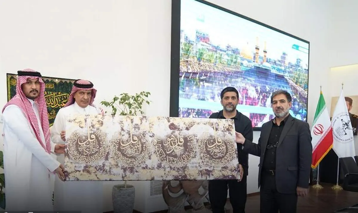 هدیه کشتی گیر معروف به سفیر عربستان در تهران + عکس