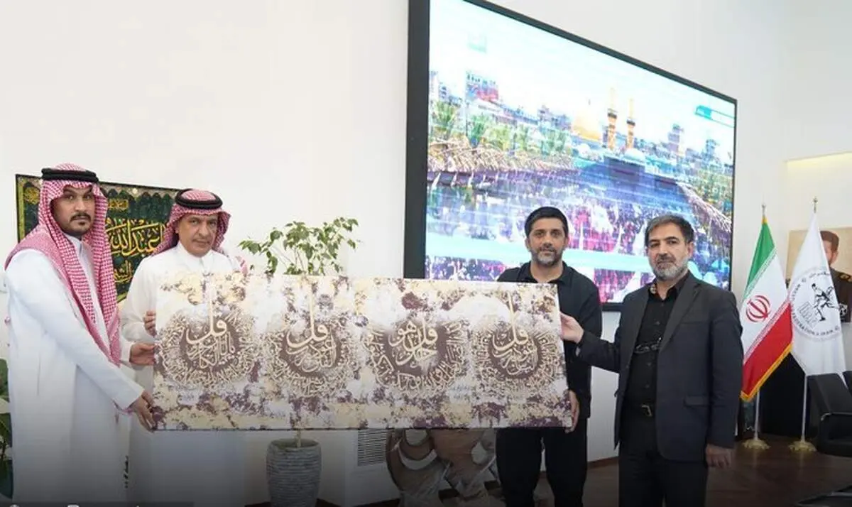 هدیه کشتی گیر معروف به سفیر عربستان در تهران + عکس