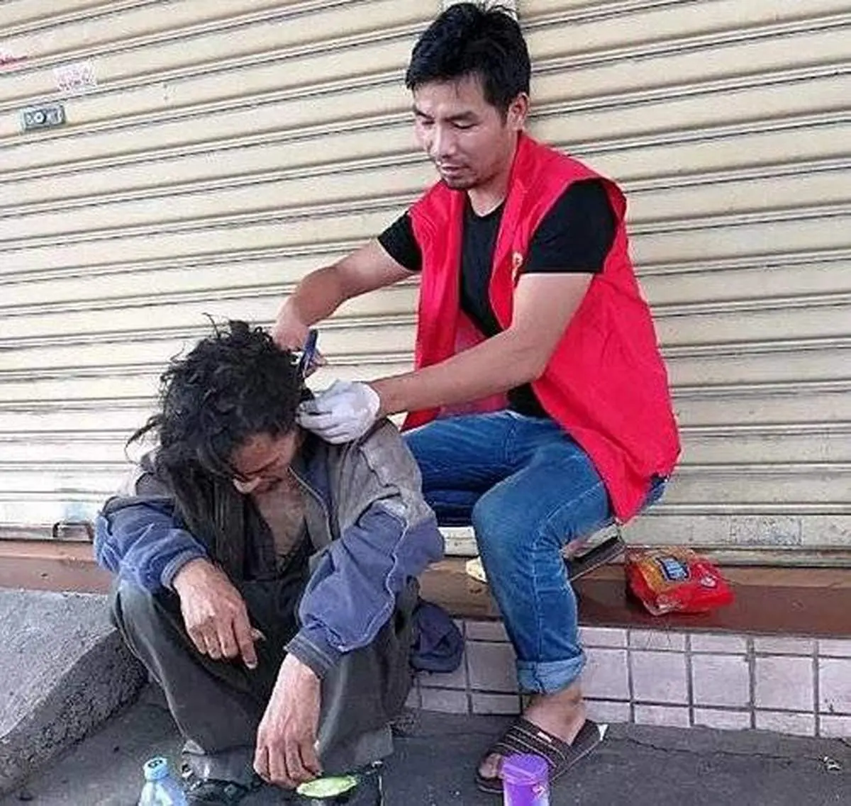کمک عجیب این مرد به بیخانمانها همه را میخکوب کرد!+عکس