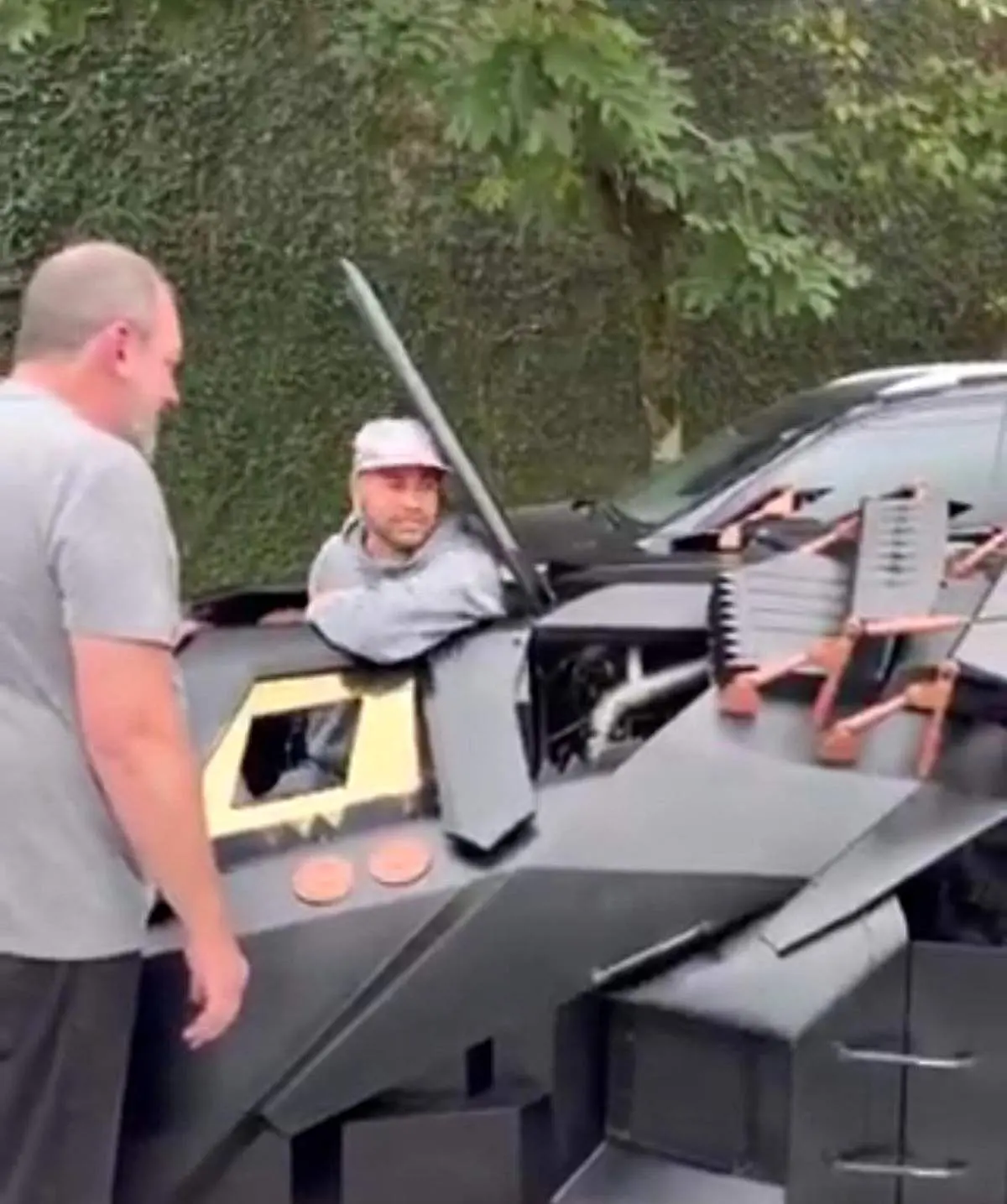 نیمار سوار بر ماشین بتمن دیده شد