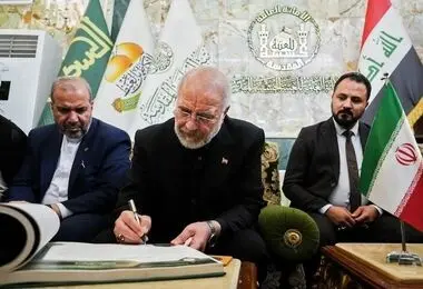 دست نوشته قالیباف در دفتر یادبود عتبه حسینی در کربلا 