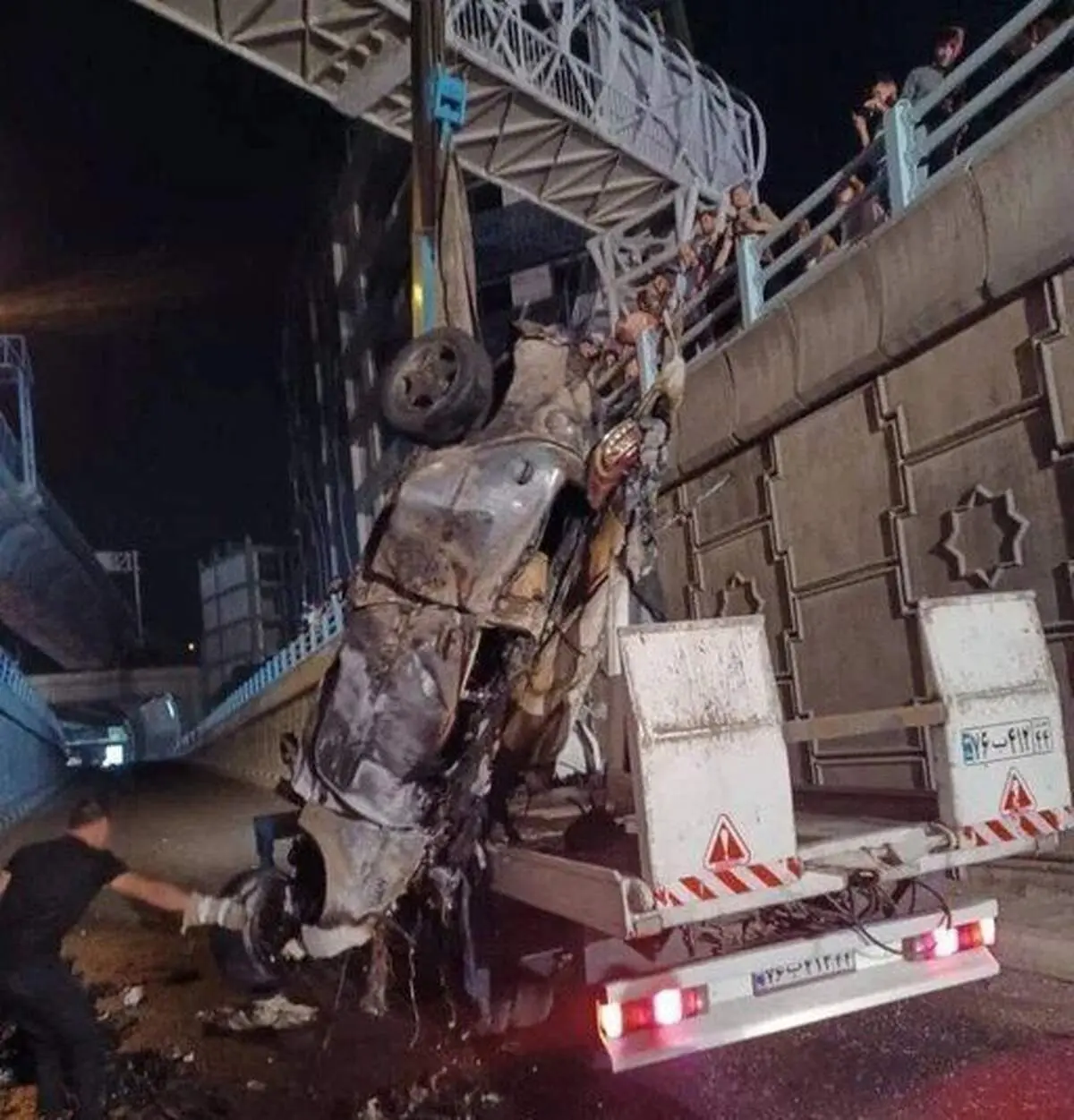سقوط دلخراش خودرو ۲۰۷ از پل صدر تهران+جزئیات