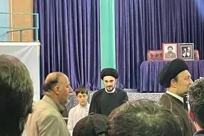 سیدحسن و احمد خمینی وارد حسینیه جماران شدند 