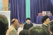 سیدحسن و احمد خمینی وارد حسینیه جماران شدند 