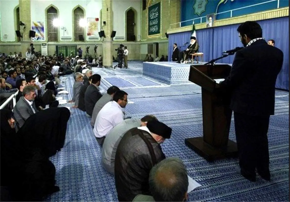 سوال تند یک دانشجو در دیدار با رهبری: چرا دخالت اعضای بیت رهبری  در امور اقتصادی حل نمی‌شود+فیلم 