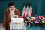 رهبر انقلاب رای خود را به صندوق رای انداختند/ رهبری: هرچه رای بیشتر باشد مجلس قوی‌تر است و هرچه مجلس قوی‌تر باشد امکان کار در کشور بیشتر است