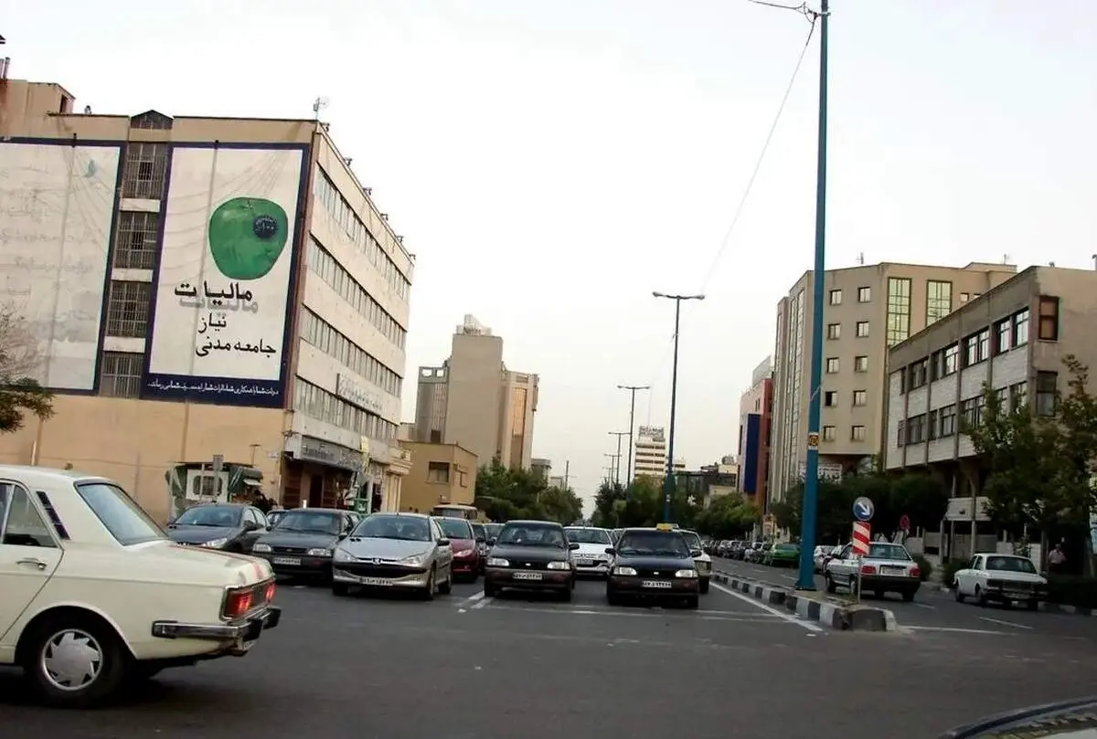 ویدئوی زنی نیمه‌برهنه در چهارراه جهان کودک خبرساز شد!