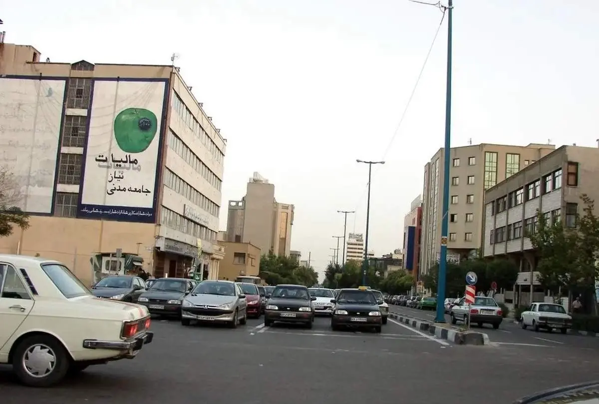 ویدئوی زنی نیمهبرهنه در چهارراه جهان کودک خبرساز شد!