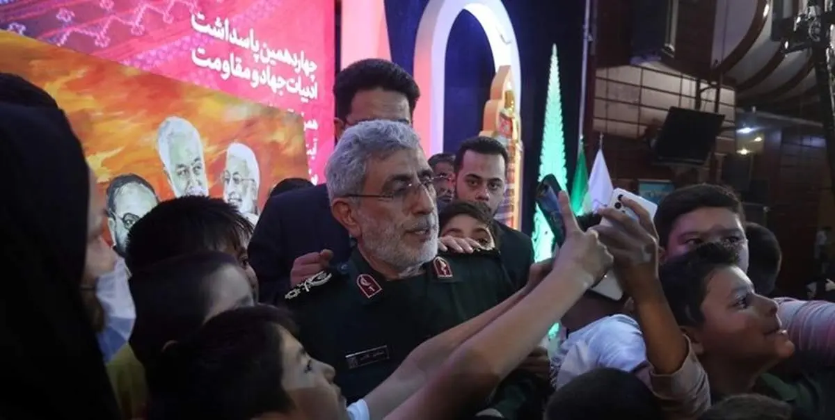 سلفی گرفتن جالب با سردار قاآنی+ببینید