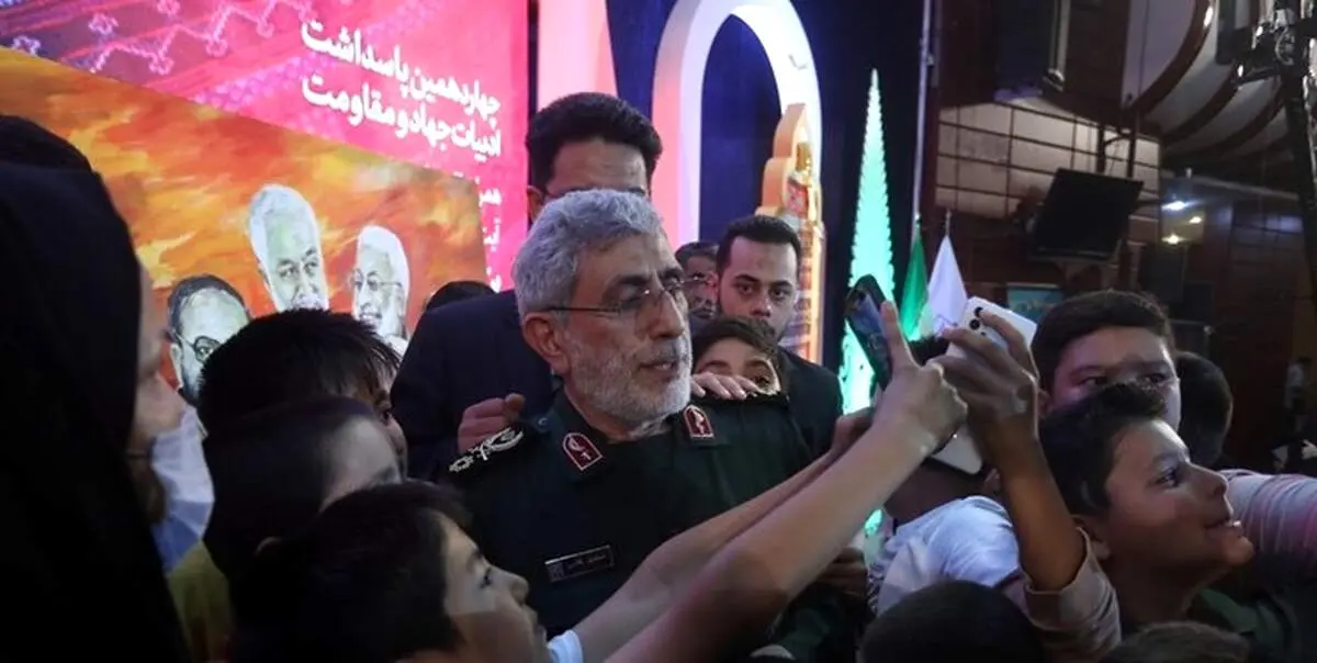 سلفی گرفتن جالب با سردار قاآنی+ببینید