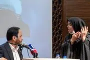 اقدام جالب دختر چادری در حضور سخنگوی دولت در قم+ببینید 