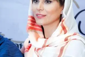 قاب صمیمانه از سحر دولتشاهی و مجری زن تلویزیون