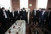 حضور رئیس‌جمهور بر مزار میرزا کوچک خان جنگلی
