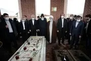 حضور رئیس‌جمهور بر مزار میرزا کوچک خان جنگلی
