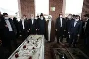 حضور رئیس‌جمهور بر مزار میرزا کوچک خان جنگلی
