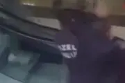 درگیری وحشتناک با قمه و چماق مقابل یک بیمارستان + فیلم