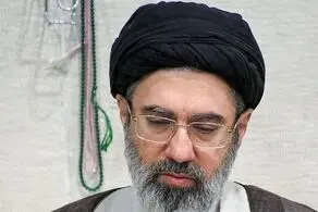 تصویری احساسی از آیت‌الله مجتبی خامنه‌ای در آغوش سردار سلیمانی