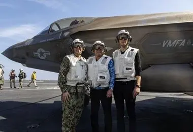 ویتکاف و داماد ترامپ بر روی ناو هواپیمابر آبراهام لینکلن + عکس 