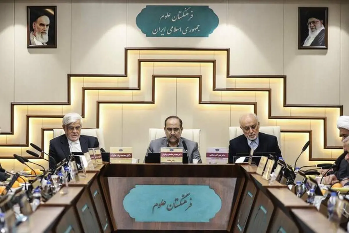 قیمت تمام شده هر لیتر بنزین برای دولت ۵۰ سنت است اما با نرخ ۱۵۰۰ تومان می‌فروشیم