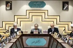 قیمت تمام شده هر لیتر بنزین برای دولت ۵۰ سنت است اما با نرخ ۱۵۰۰ تومان می‌فروشیم