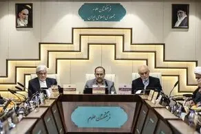 قیمت تمام شده هر لیتر بنزین برای دولت ۵۰ سنت است اما با نرخ ۱۵۰۰ تومان می‌فروشیم