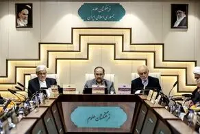 قیمت تمام شده هر لیتر بنزین برای دولت ۵۰ سنت است اما با نرخ ۱۵۰۰ تومان می‌فروشیم