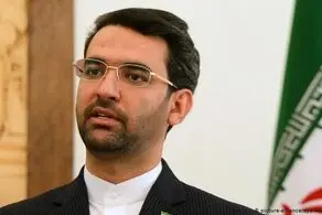 آذری جهرمی: اگر سیاستگذاران می‌خواهند سرشان را زیر برف کنند، صاحب اختیارند اما انتظار اول بودن هم نداشته باشند 