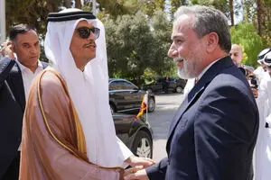 روایت عراقچی از سفر نخست وزیر قطر به تهران 