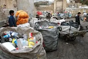 عکسی پر درد و گریه دار که فقر هم در جلویش سر تعظیم فرود‌ آورد/ تصویر