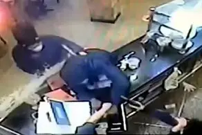 پسر 14 ساله به سارق مغازه پدرش شلیک کرد!+فیلم