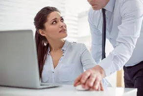 چگونه با آزارهای جنسی در محل کار برخورد کنیم؟