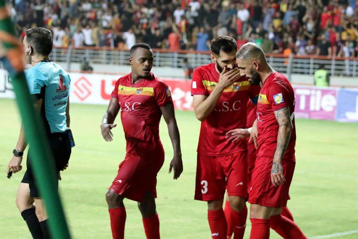 کنایه اشکان دژاگه به پرسپولیسیها/ کل فوتبال ایران باید عوض شود!