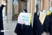 تجمع مخالفان مذاکره مذاکره ایران و آمریکا مقابل ساختمان وزارت خارجه