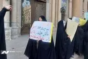 تجمع مخالفان مذاکره مذاکره ایران و آمریکا مقابل ساختمان وزارت خارجه